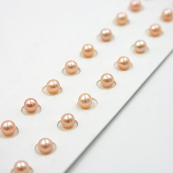 Fresh Water Pearls pairs round shape size 4½-5mm - Natural Color
