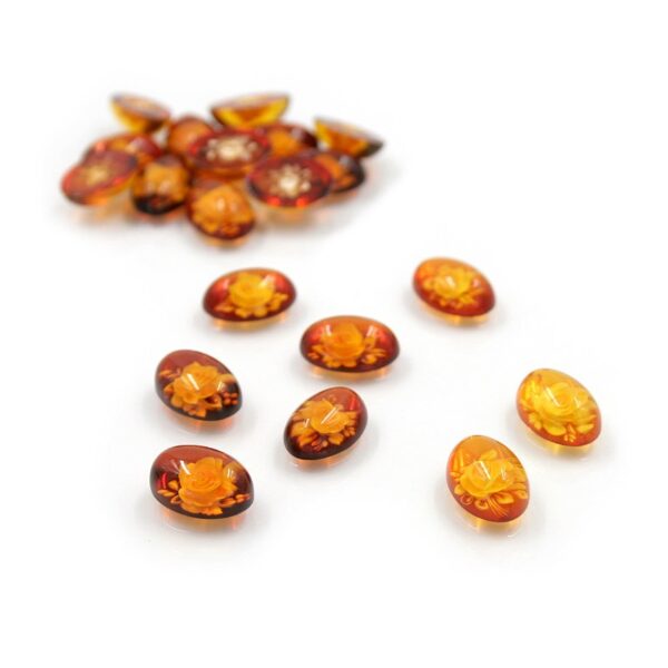 Baltic Amber engraved cabochon oval shape size 14x10mm