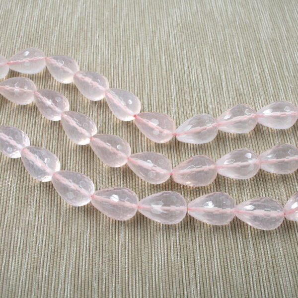 Quarzo rosa fili drop sfaccettati 22x16mm - Foro Passante