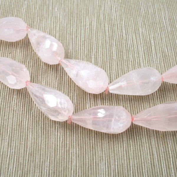 Quarzo rosa fili drop sfaccettati 40x20mm - Foro Passante