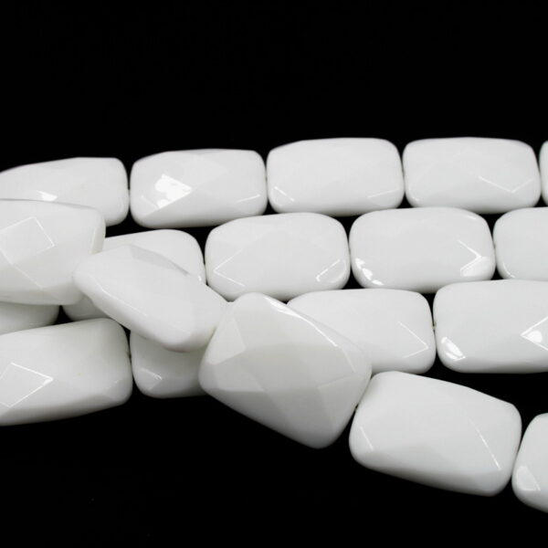 White agate strands faccetted rectangular shape size 30x22mm