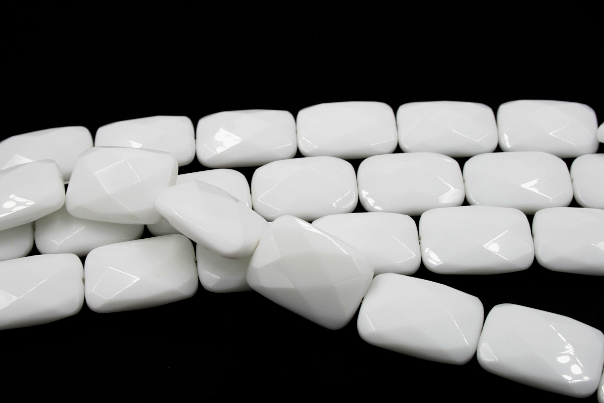 White agate strands faccetted rectangular shape size 30x22mm
