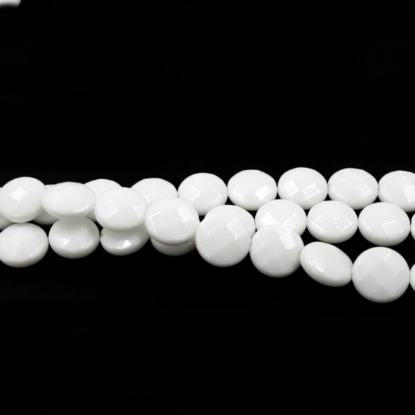 White agate strands faccetted coin shape size 16mm