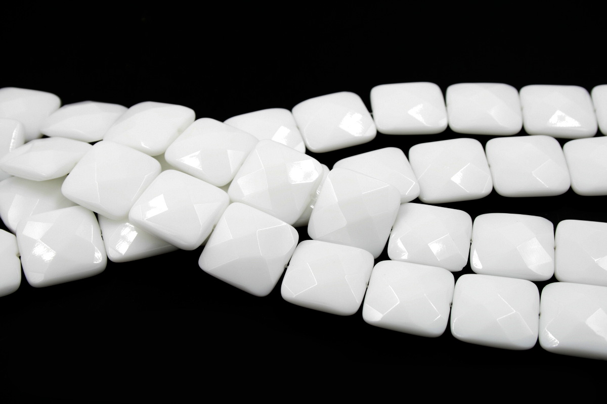 White Agate strands facetted square shape size 20x20mm