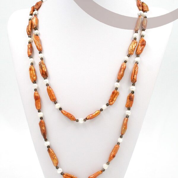 Necklace with pearls and semiprecious stone