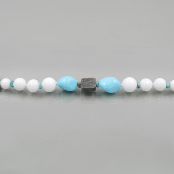 Bracelet whtite agate, recon turquoise and buffalo horn elements and clasp