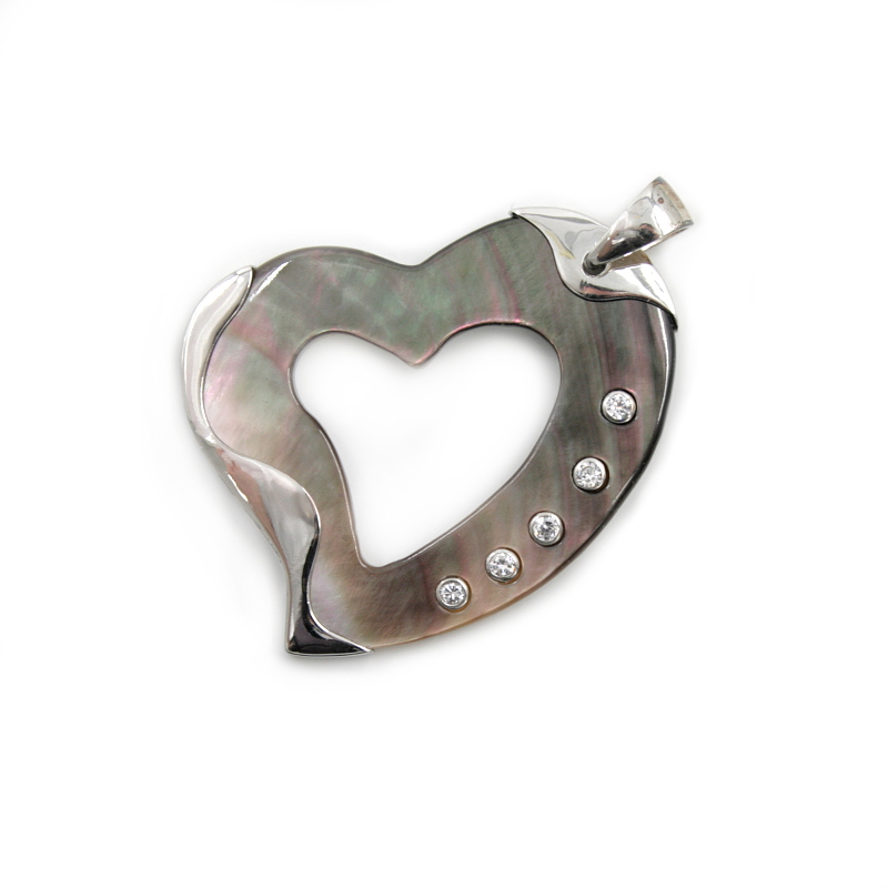 Pendente in madreperla forma cuore montato in argento 925‰ con zirconi