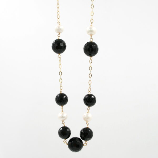 Handmade necklace with sterling silver strand golden color with black agate, pearls and silver clasp