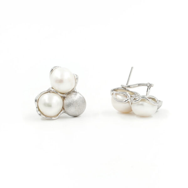 Sterling silver earrings with white pearls – Rhodium Color