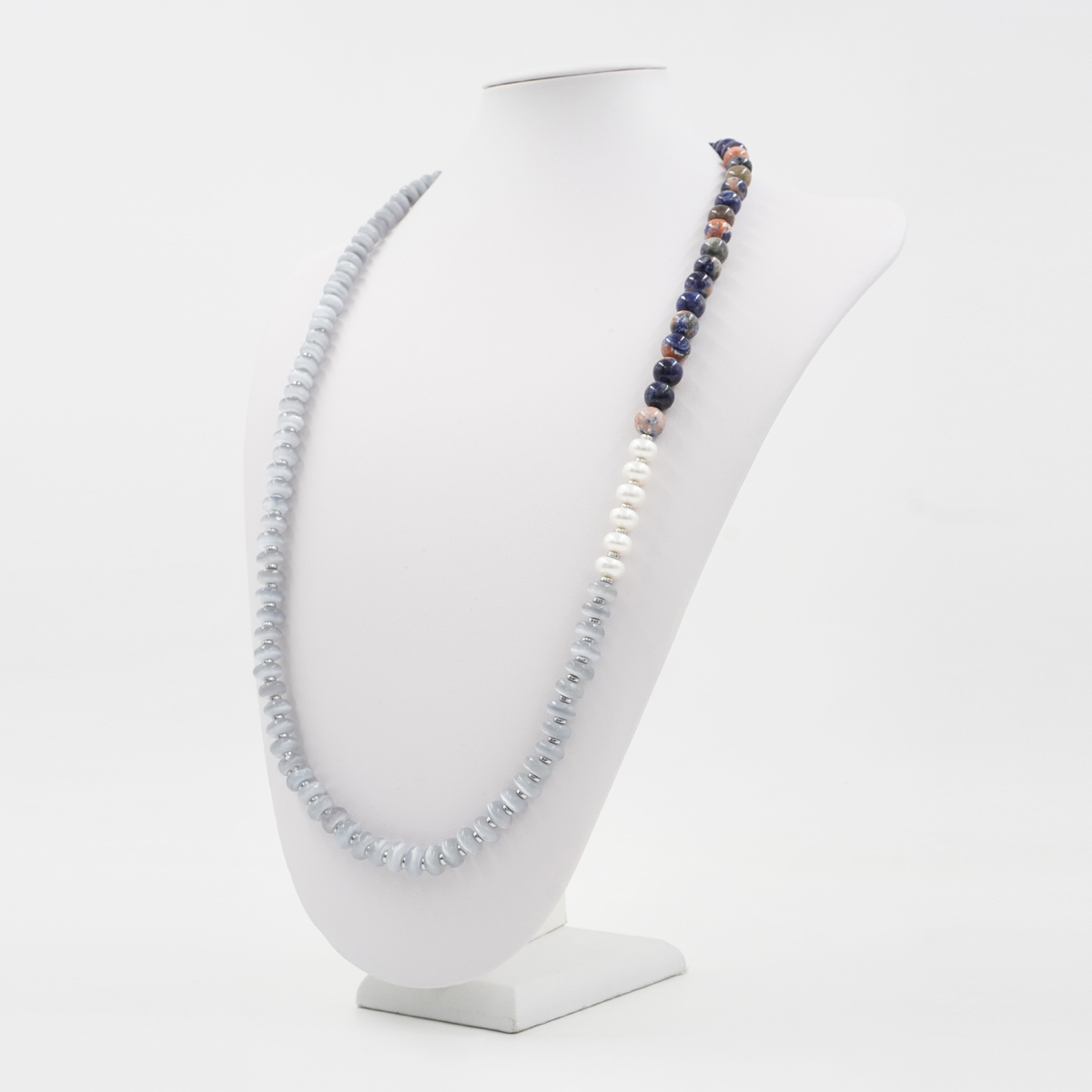 Collana con occhio di gatto grigio, ematite, sodalite arancio, perla e chiusura in argento 925 – Rodiato