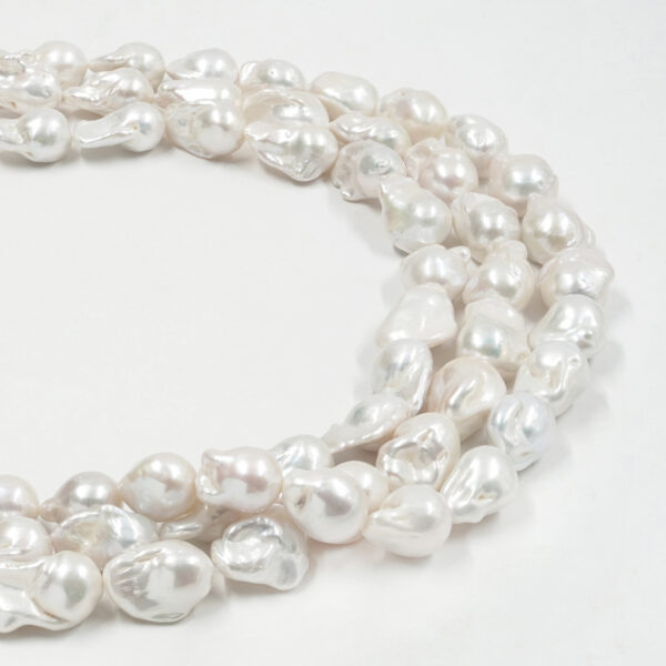 Fresh Water Pearls strands nucleated baroque shape size 14-17mm - weight 111/120gr