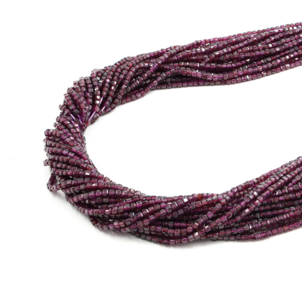 Granato fili cubi sfaccettati 2,5mm