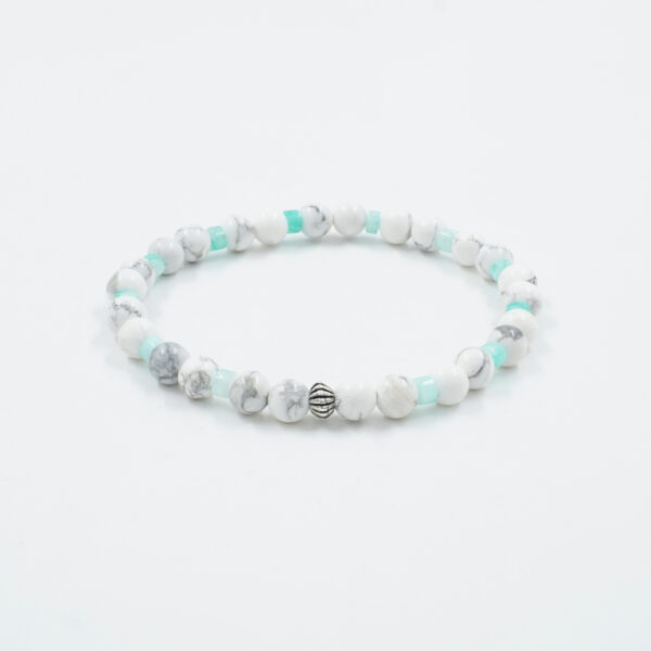 Elastic bracelet with green jasper, howlite, sterling silver element
