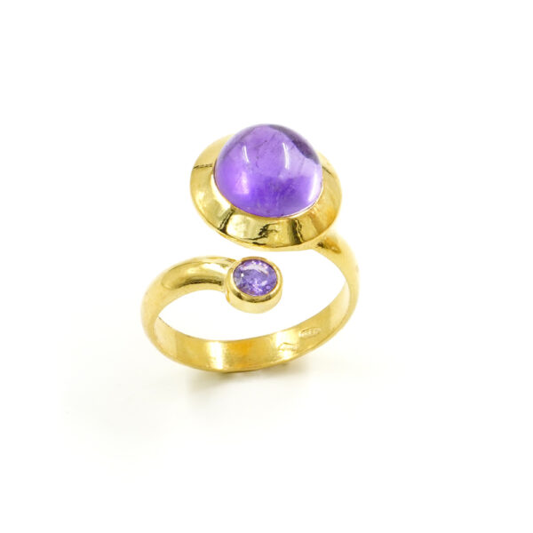 Sterling silver ring with amethyst and cubic zirconia – Golden Color