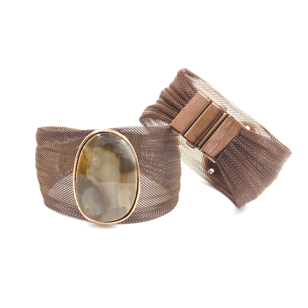 Bracciali a fascia in <span style="color: #ed1c24;"><strong>metallo</strong></span> con elemento di Wood Opalite montato in argento 925 – Rosato