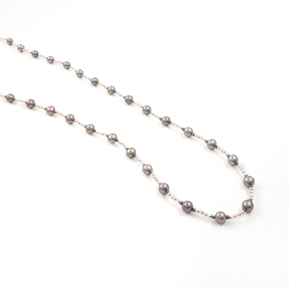 Collana con ematite, perla, chiusura in argento 925 – Rodiato