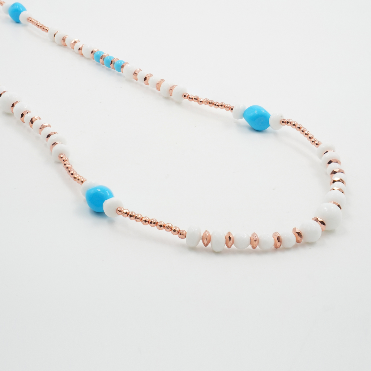 Collana con agata bianca, pasta di turchese, ematite, chiusura in argento 925 – Rosato