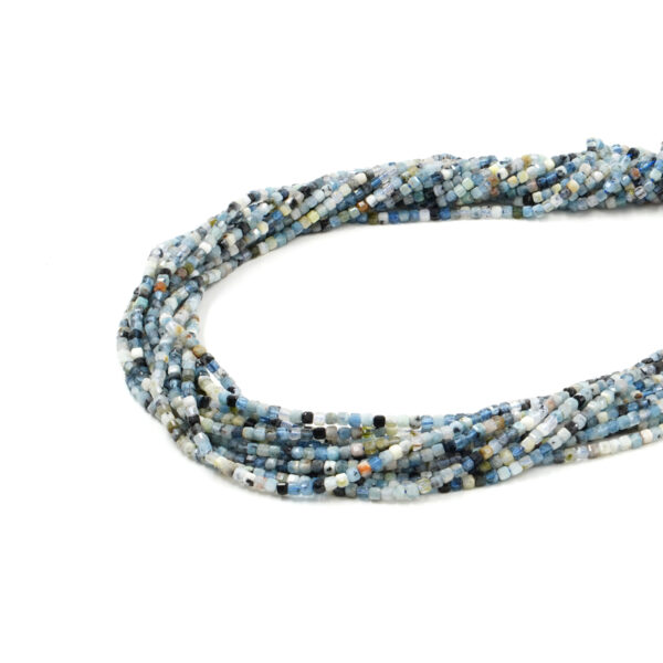 Aquamarina strands faceted dice shape size 2,5mm – Multicolor