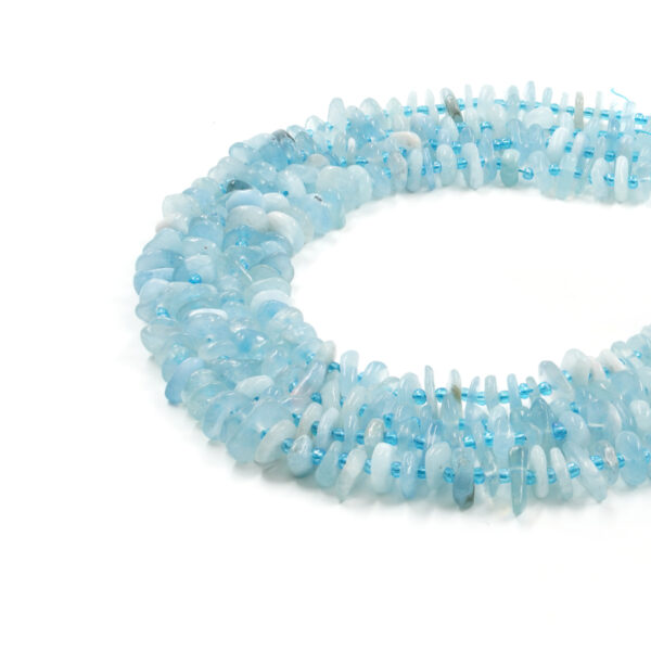 Aquamarina strands chips shape size shape about 12x10mm