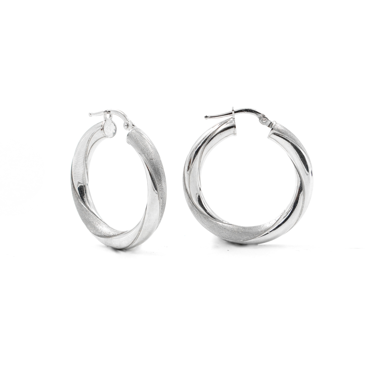 Orecchini cerchio a spirale satinato in argento 925 a baionetta 28mm – Rodiato