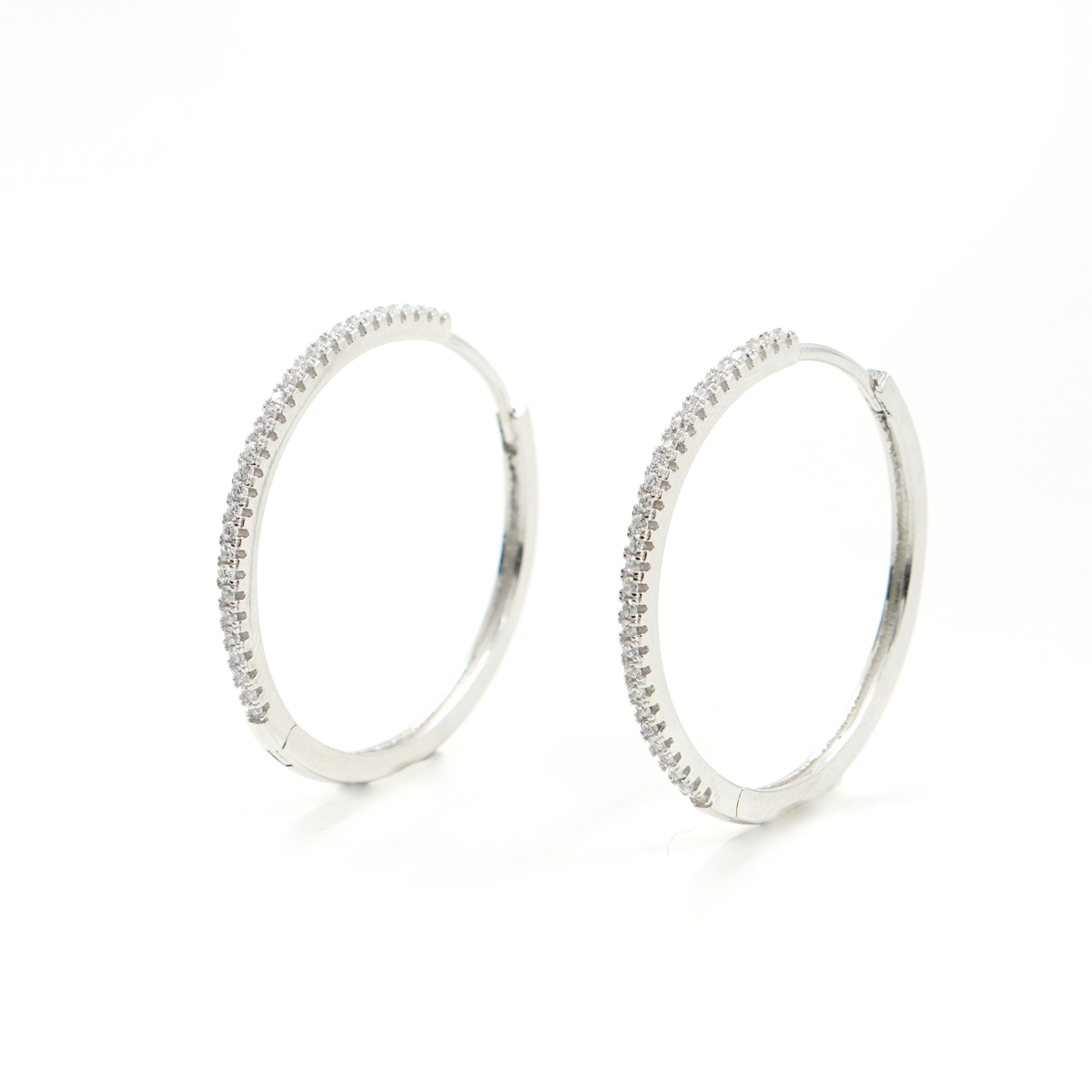 Orecchini in argento 925 con zirconi a baionetta 36mm – Rodiato