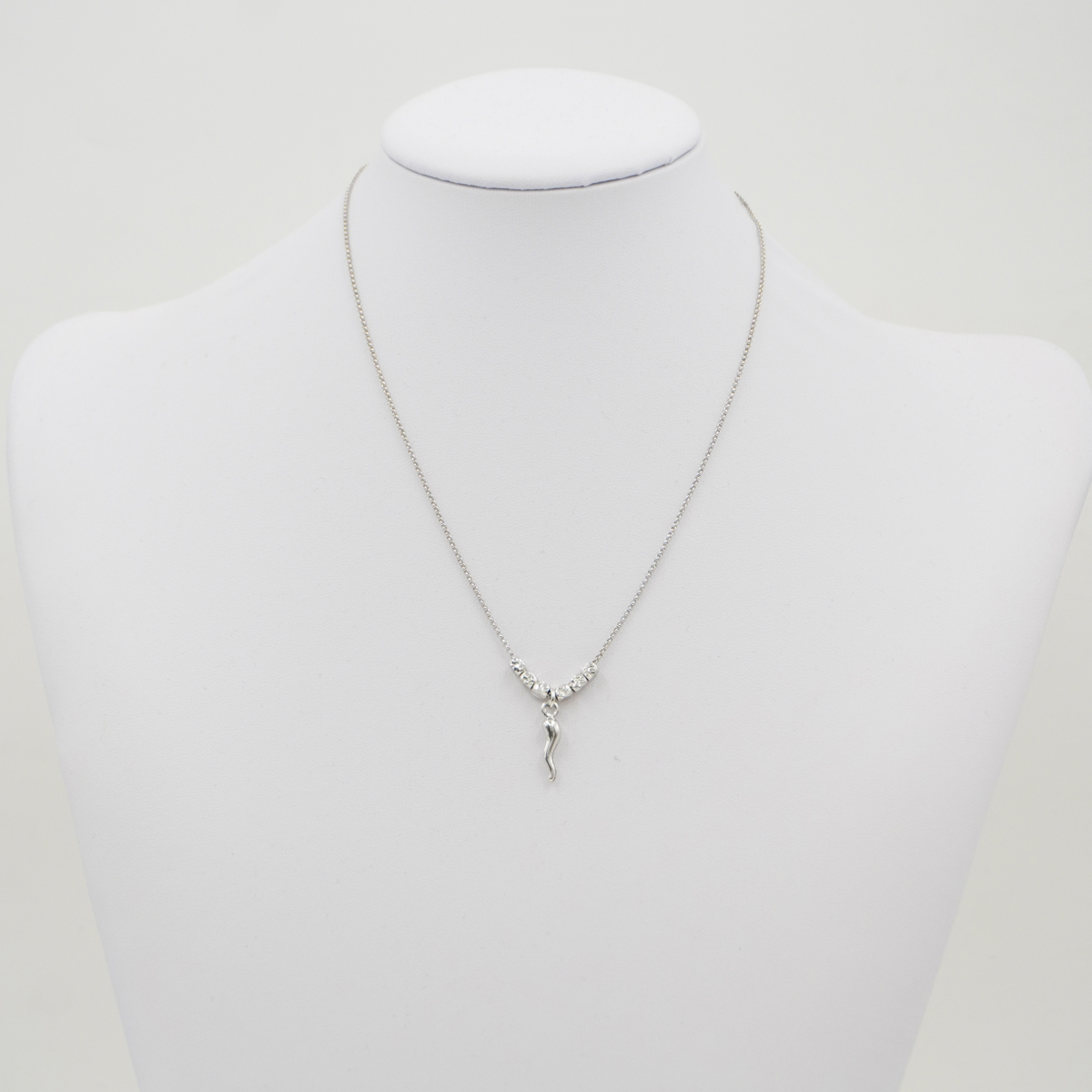 Collana portafortuna con catena rolo in argento 925 e pendente corno – Rodiato