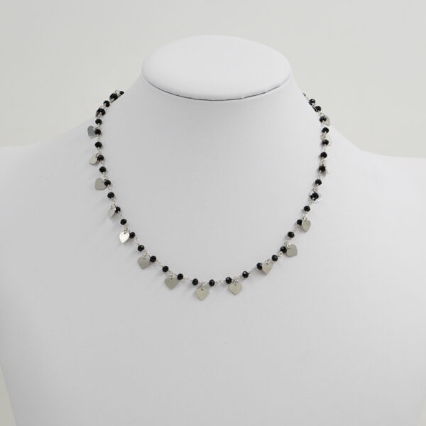 Collana ammagliata in argento 925 con agata nera ed elementi cuore – Rodiato