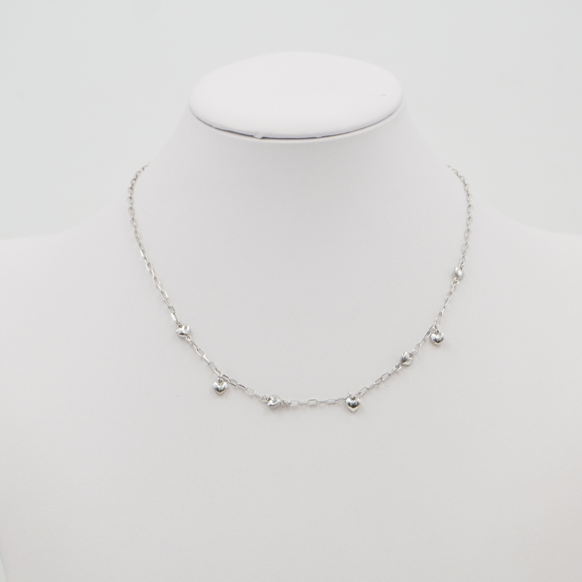 Collana con catena graffetta in argento 925 con cuori – Rodiato