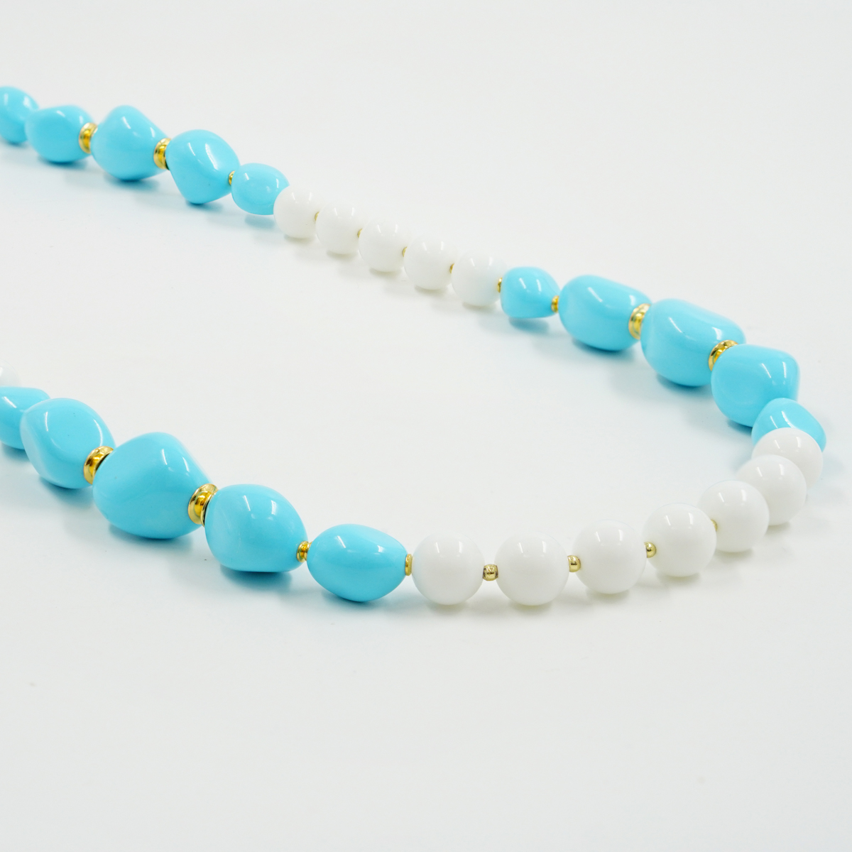 Collana con agata bianca, pasta di turchese, chiusura in argento - Dorato