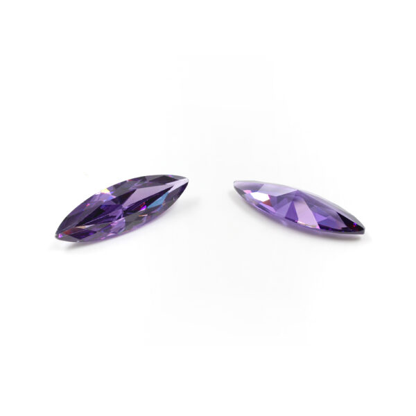 Zirconi viola taglio marquise 9x27mm <strong>[Buste da 5pz]</strong>