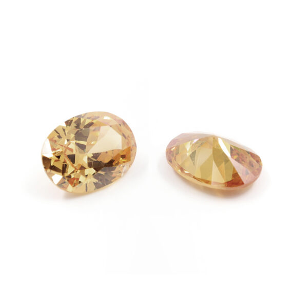 Zirconi champagne taglio ovale 6x8mm <strong>[Buste da 10pz]</strong>