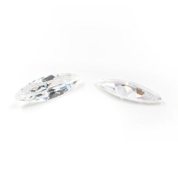 Zirconi bianchi taglio marquise 3x6mm <strong>[Buste da 10pz]</strong>