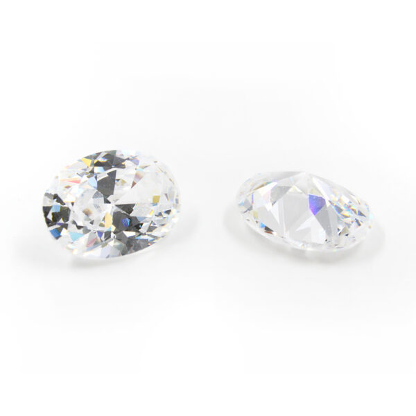 Buste di Zirconi bianchi taglio ovale 5x7mm a 12x16mm