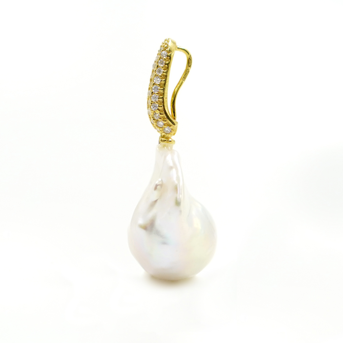 Pendente in argento con perla barocca e zirconi – Dorato