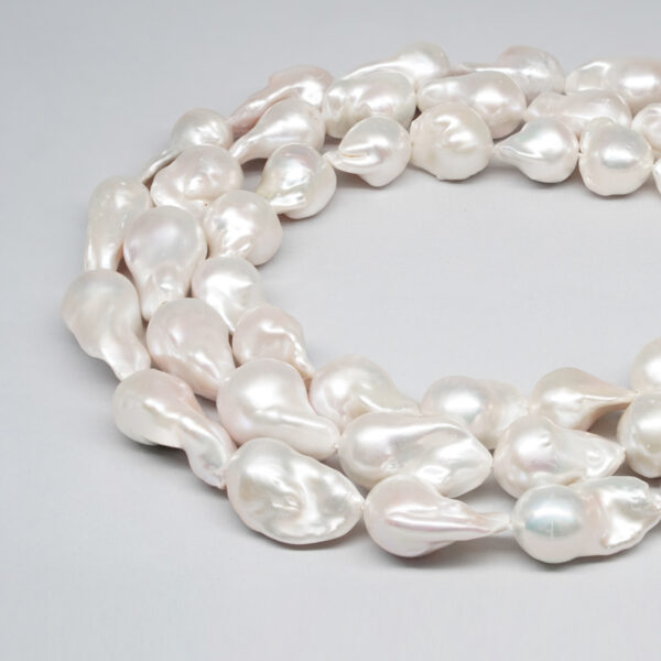 Fresh Water Pearls strands nucleated baroque shape size 17-19mm - weight 141/150gr