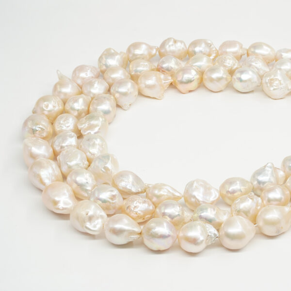 Fresh Water Pearls strands nucleated baroque shape size 13-16mm – weight 90/100gr – Natural Color