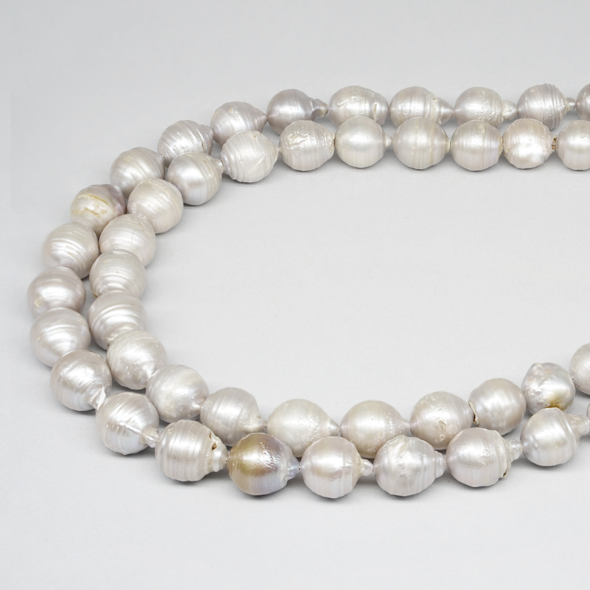Perle d'Acqua Dolce fili barocco con nucleo 11-13mm – Colore Grigio