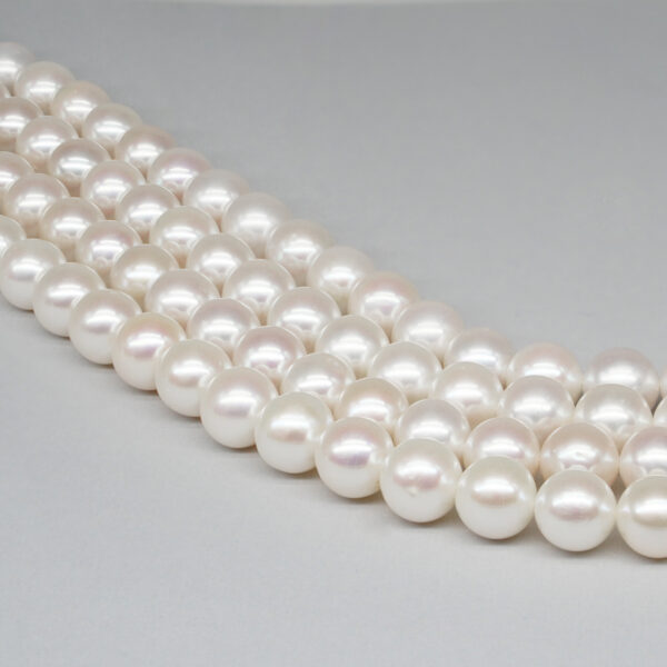 Fresh Water Pearls strands round shape size 9-10mm