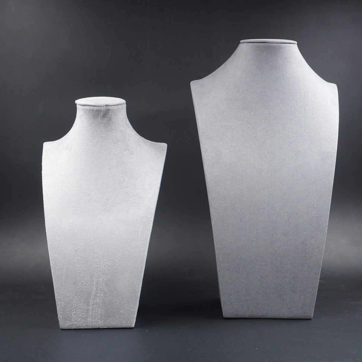 Collo Espositore per Collane Busto Altezza 31cm e 40cm – Colore Grigio Chiaro - immagine 2