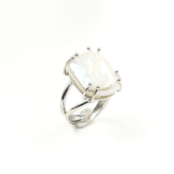 Anello in argento con perla rettangolare – Rodiato