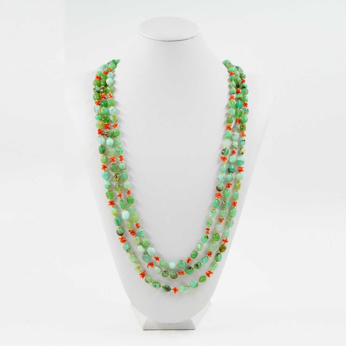 Collana Multifilo con sassi di crisoprasio, corallo, ematite, chiusura in argento – Dorato
