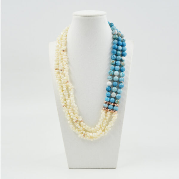 Collana Multifilo con corallo bianco, larimar, chiusura in argento – Rosè