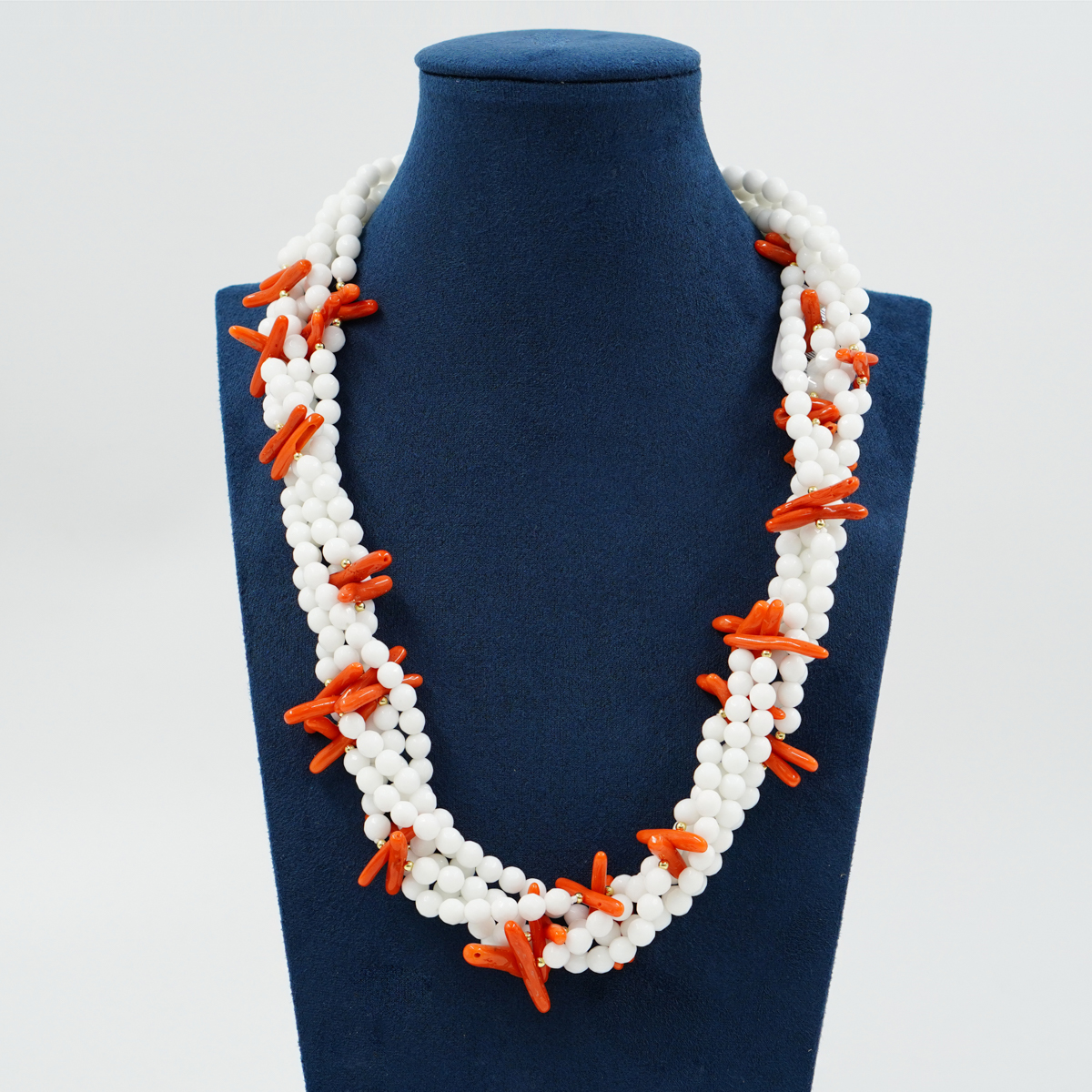 Collana Multifilo con agata bianca, corallo arancio, chiusura in argento – Dorato