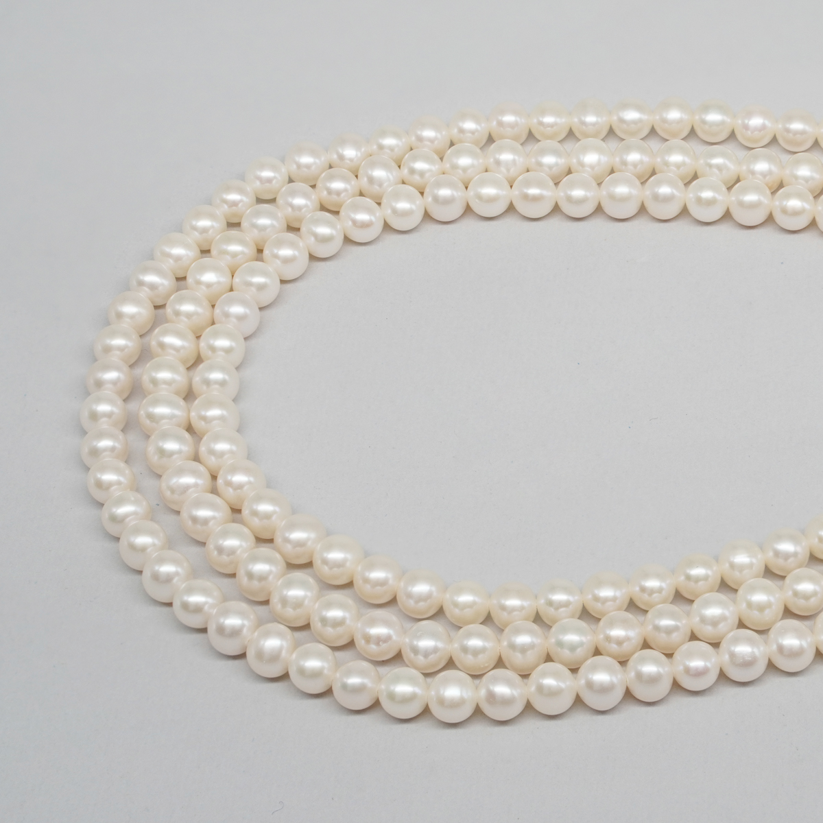 Fresh Water Pearls strands round shape size 5½-6mm
