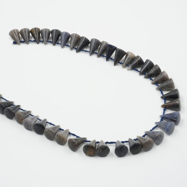 Iolite strands cone shape size 18x10mm – Lateral Hole