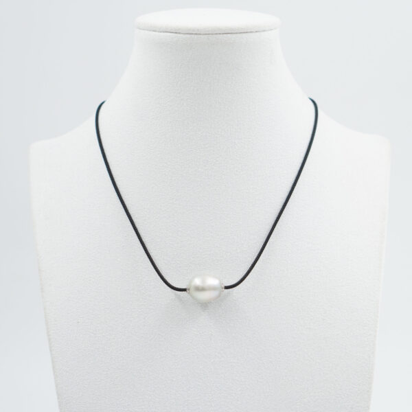 Lace Necklace with Edison pearl and sterling silver clasp – Rhodium Color