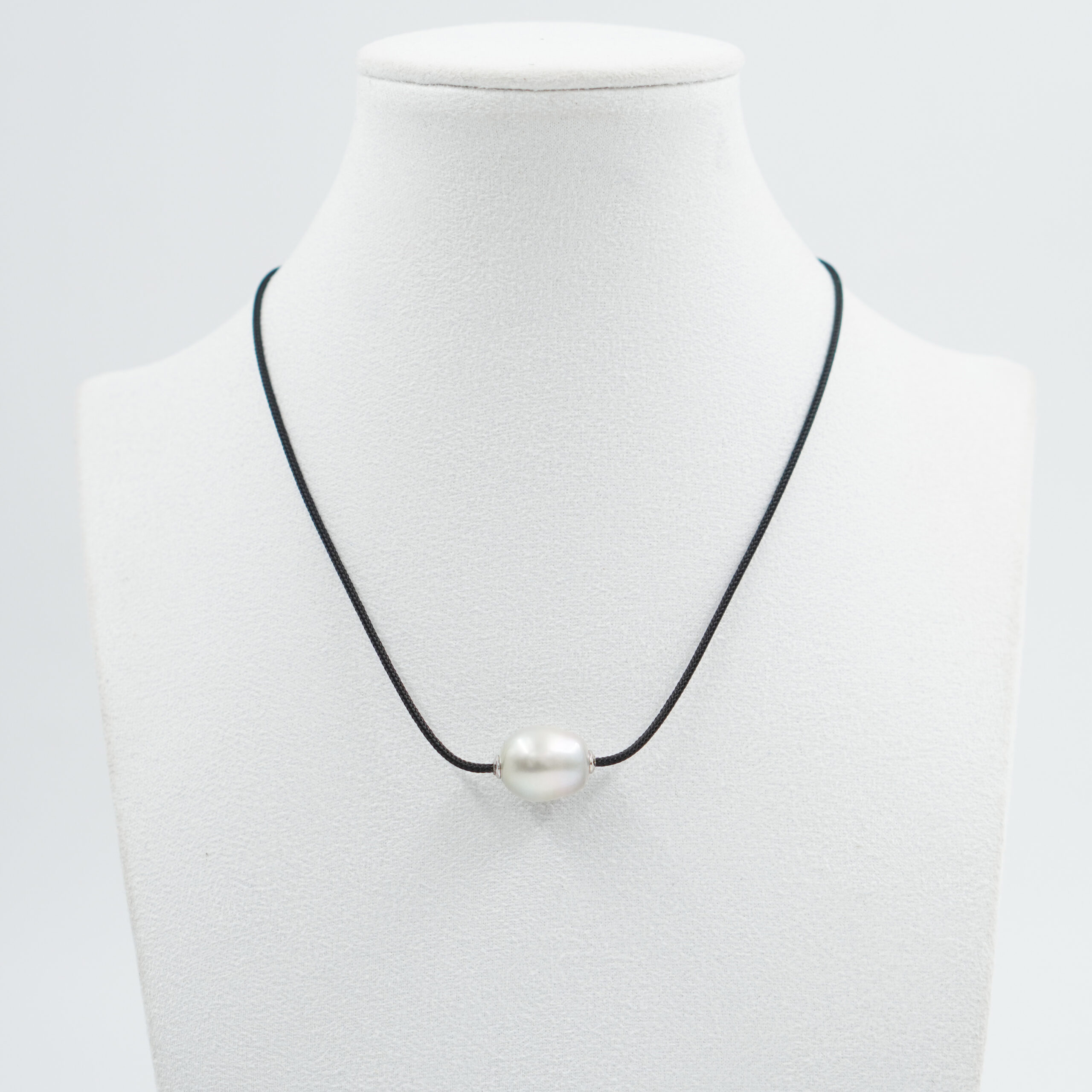 Collana laccio con perla Edison e chiusura in argento – Rodiato