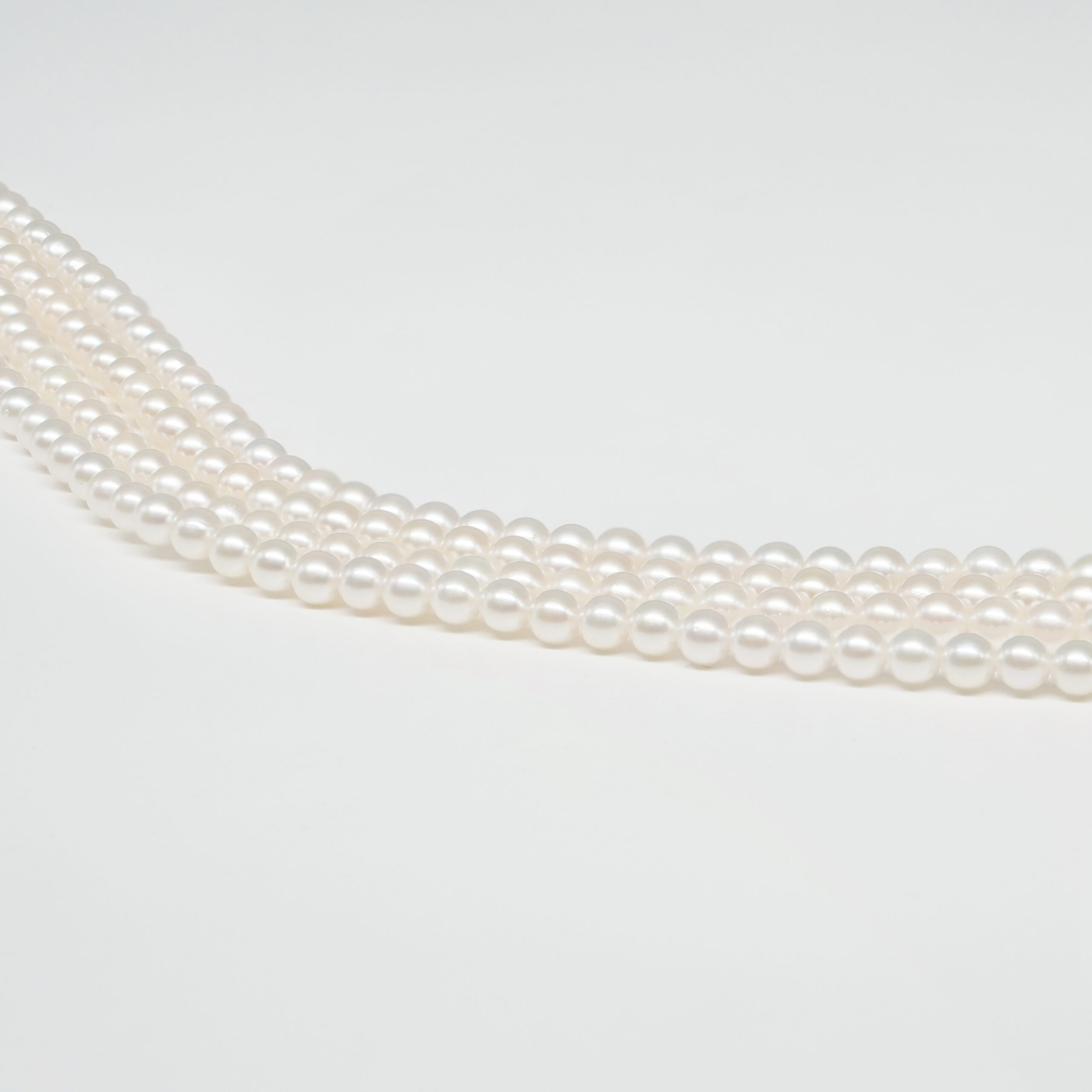 Fili di Perle Akoya Giapponesi tondi misura 3½-4mm