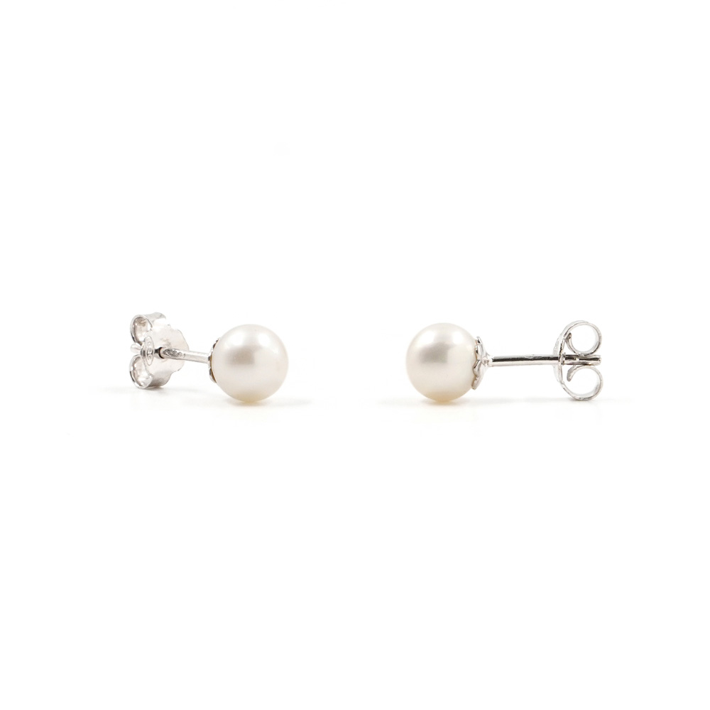 Orecchini con perla d'acqua dolce 6mm con paletto in argento Rodiato