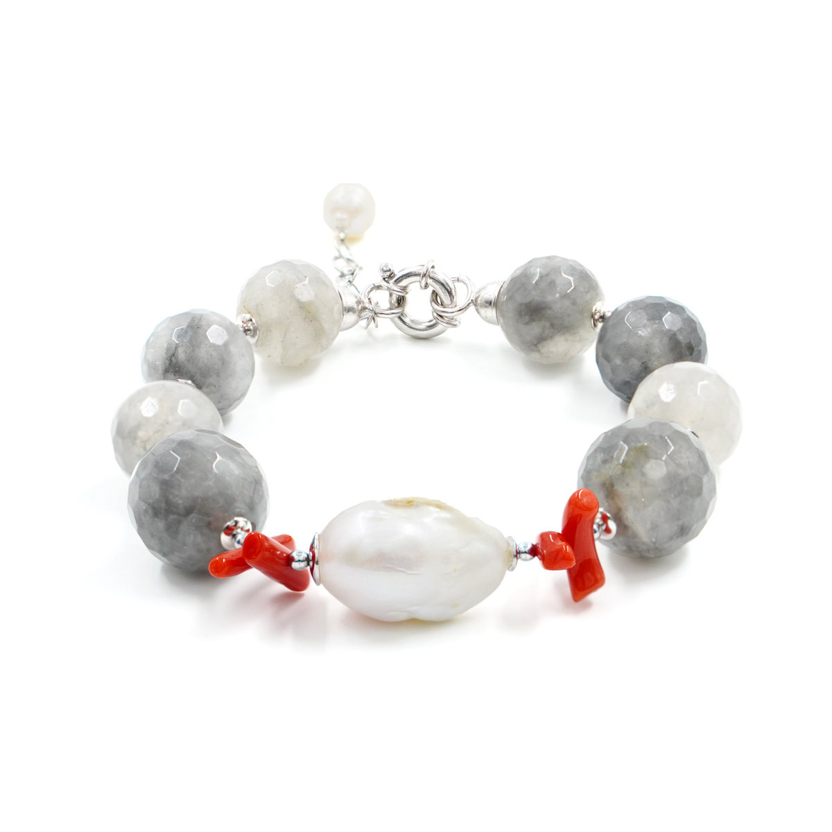 Bracciale con quarzo grigio, corallo, perla barocca, ematite, chiusura in argento – Rodiato